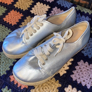 Soulier metallic silver sneaker lace up‎ shoes